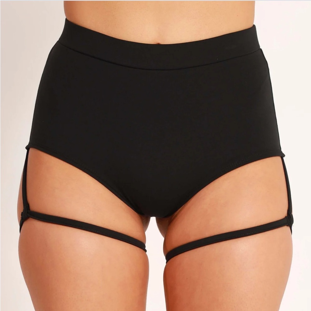 Overthrown High Waist Shorts with Leg Wraps